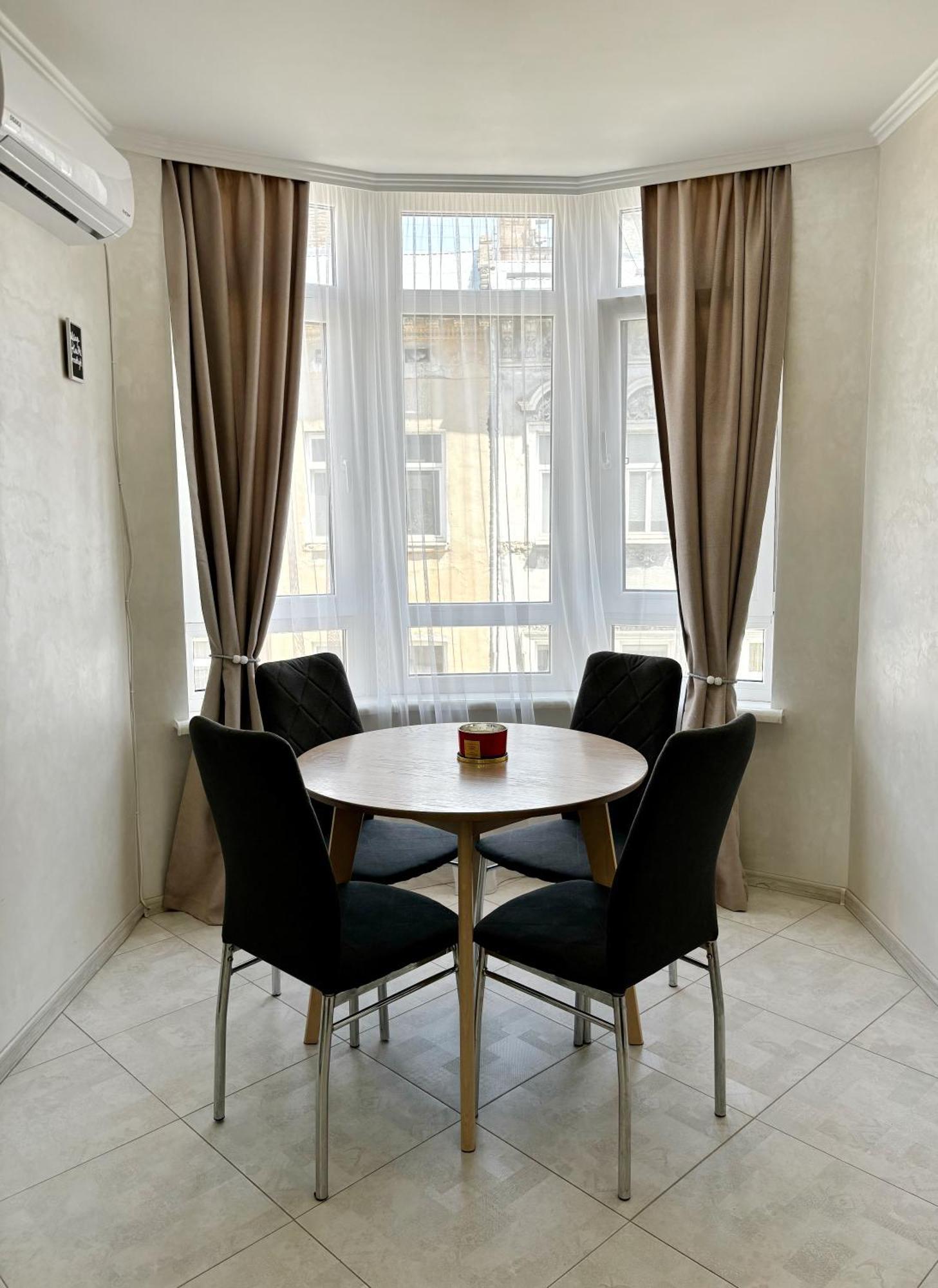 Apartment In Khmelnytsky Street Leopoli Esterno foto